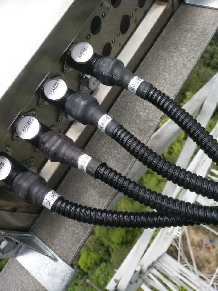輸電線(xiàn)路覆冰在線(xiàn)監(jiān)測(cè)裝置
